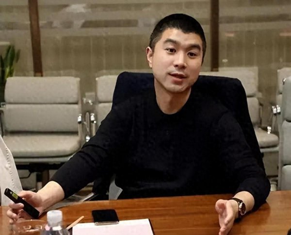 卷走53亿！又一大佬带全家跑路，欠中国银行20亿，投资者血本无归